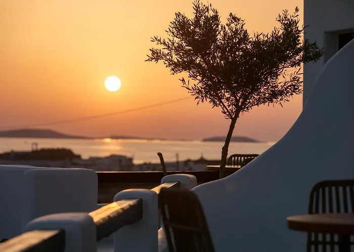 Naxos White Concept